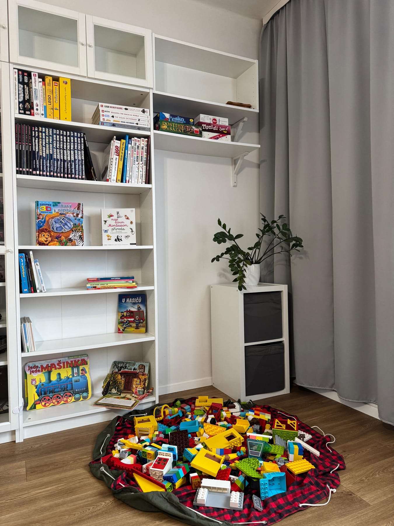 Hračky a LEGO kostky